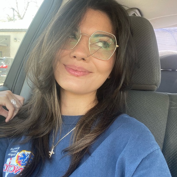 Meet your Posher, Jessica - Picture 1 of 1